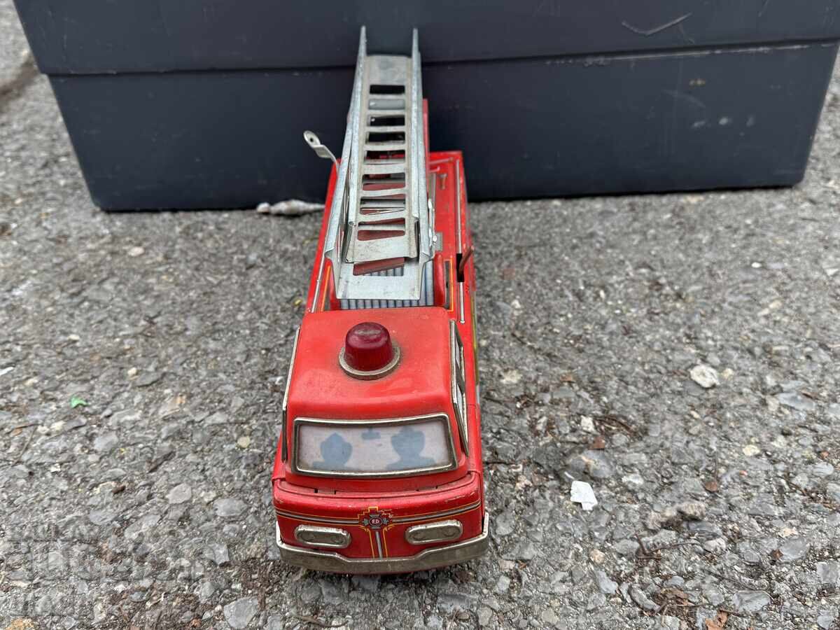 Vechiă jucărie metalică japoneză model camion pompieri cu preț 10.35 BGN | € 5.29 Vechiă jucărie metalică japoneză model camion pompieri cu preț 10.35 BGN | € 5.29