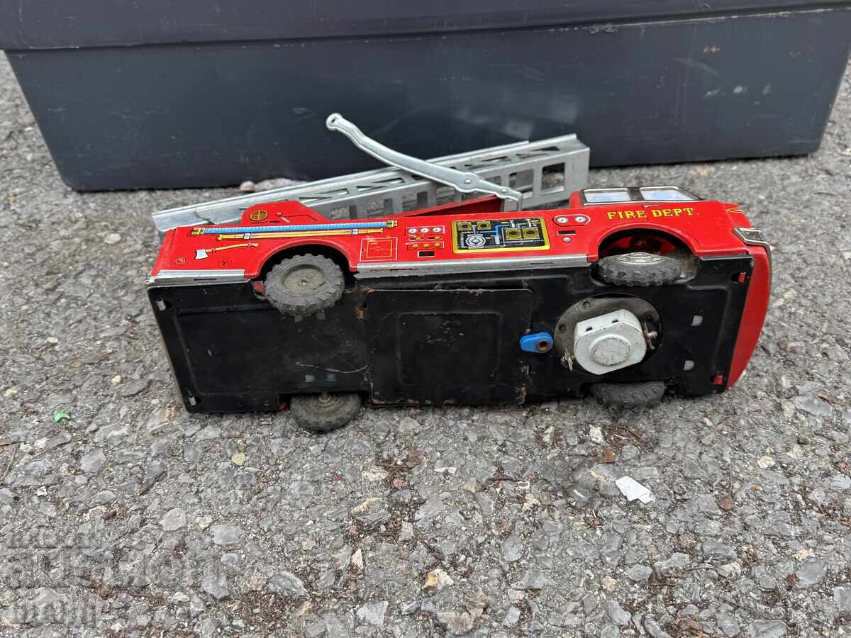 Vechiă jucărie metalică japoneză model camion pompieri - 6 Vechiă jucărie metalică japoneză model camion pompieri - 6