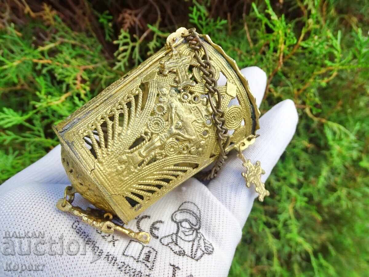 Licitație Veche candelă de bronz cu 4 cruciulițe