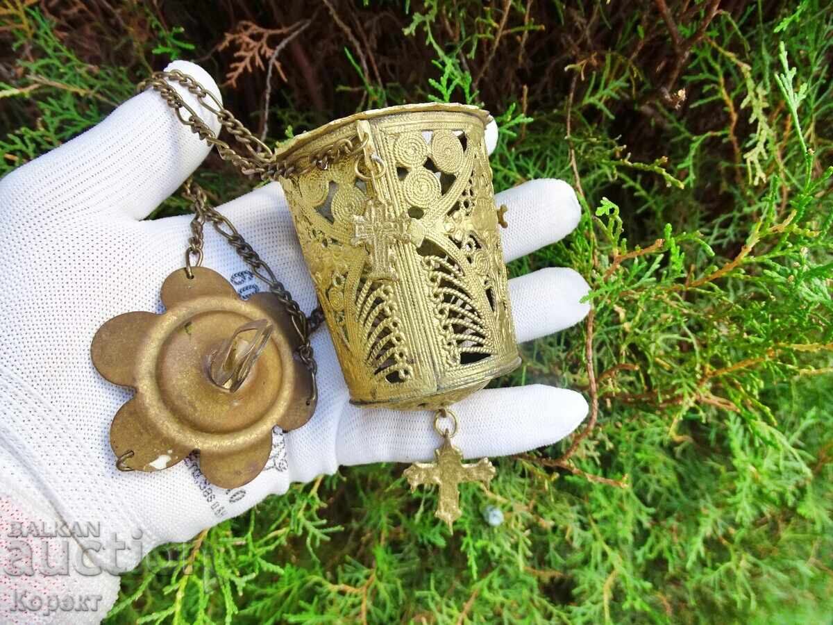 Доставка на Старо бронзово кандило с 4 кръстчета Доставка на Старо бронзово кандило с 4 кръстчета