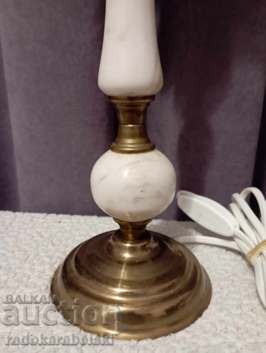 Licitație Set două lămpi de marmură cu abajur de sticlă albă