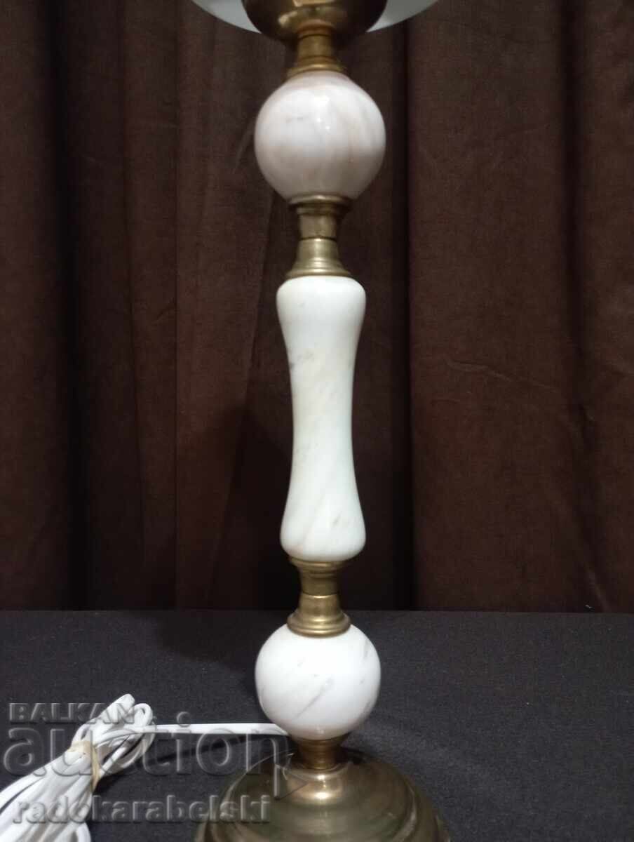 Livrarea Set două lămpi de marmură cu abajur de sticlă albă Livrarea Set două lămpi de marmură cu abajur de sticlă albă