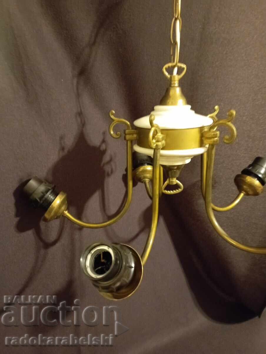 Candelabru vechi din alamă pentru cinci becuri cu preț 39.90 BGN | € 20.40 Candelabru vechi din alamă pentru cinci becuri cu preț 39.90 BGN | € 20.40