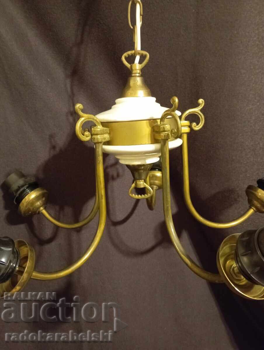 Licitație Candelabru vechi din alamă pentru cinci becuri Licitație Candelabru vechi din alamă pentru cinci becuri