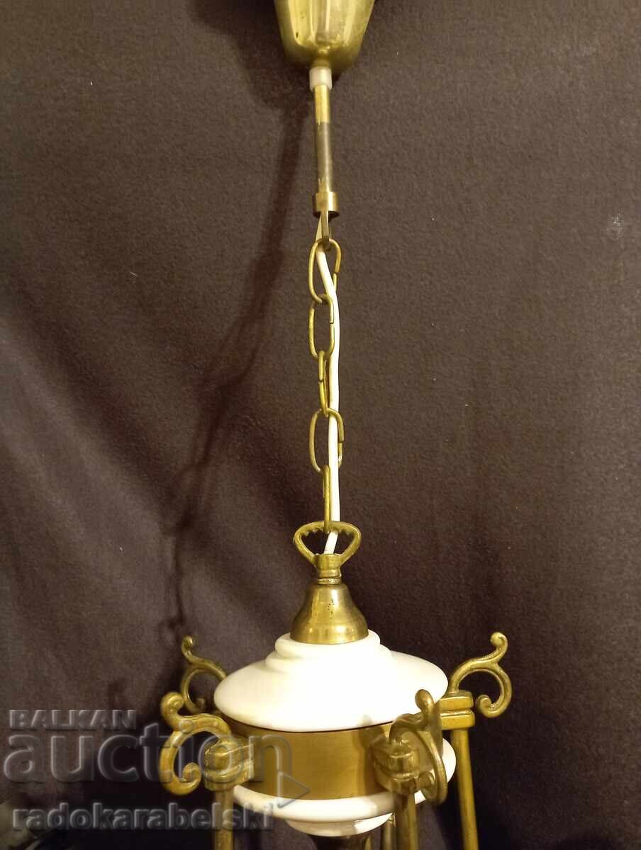 Livrarea Candelabru vechi din alamă pentru cinci becuri Livrarea Candelabru vechi din alamă pentru cinci becuri
