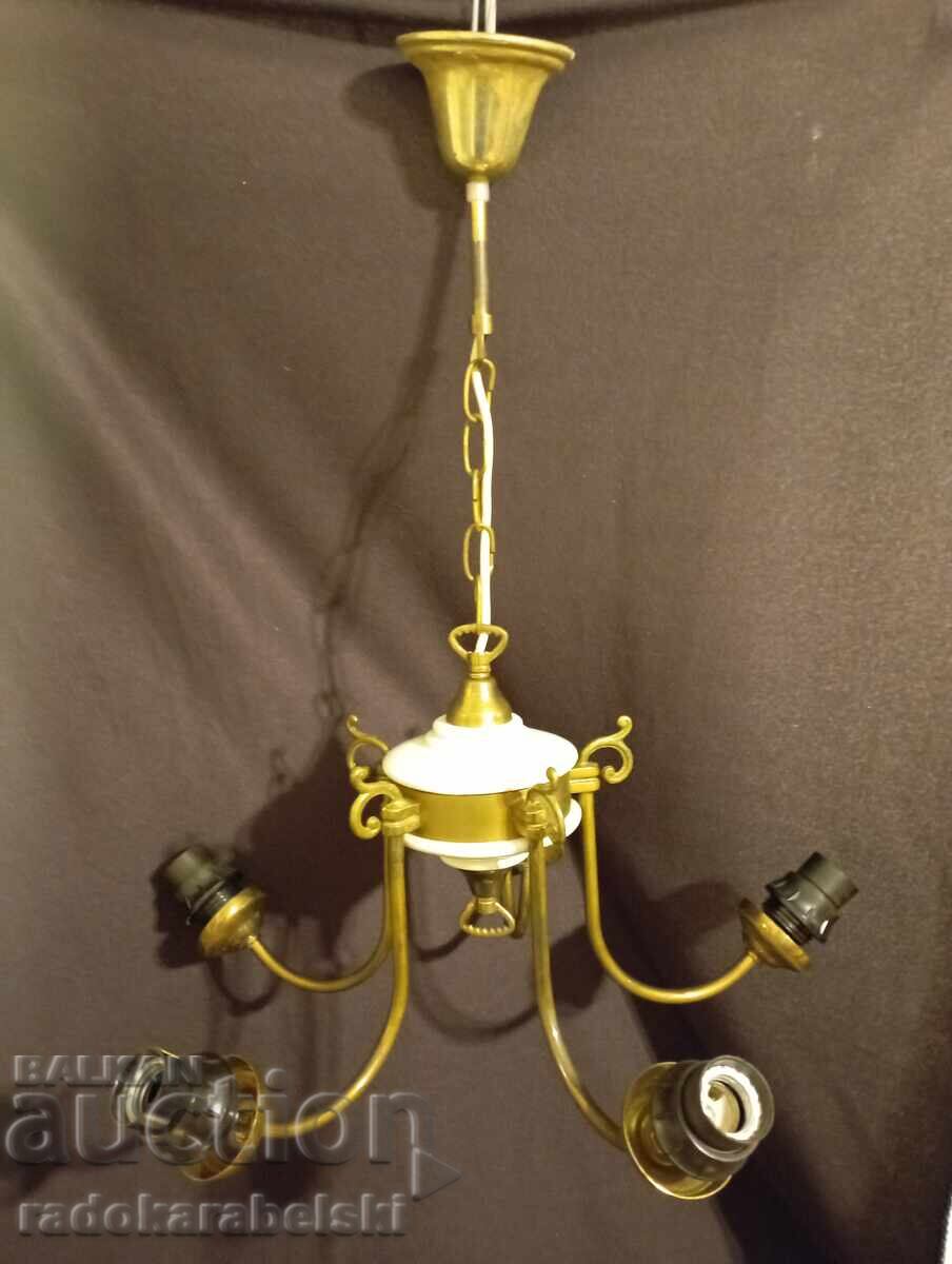 Candelabru vechi din alamă pentru cinci becuri Candelabru vechi din alamă pentru cinci becuri