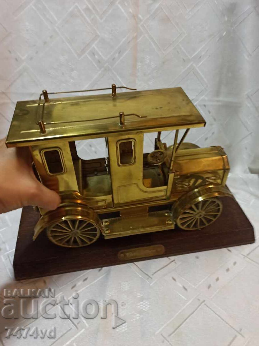 Delivery of Massive large brass model of a retro taxi for a desk or other Delivery of Massive large brass model of a retro taxi for a desk or other