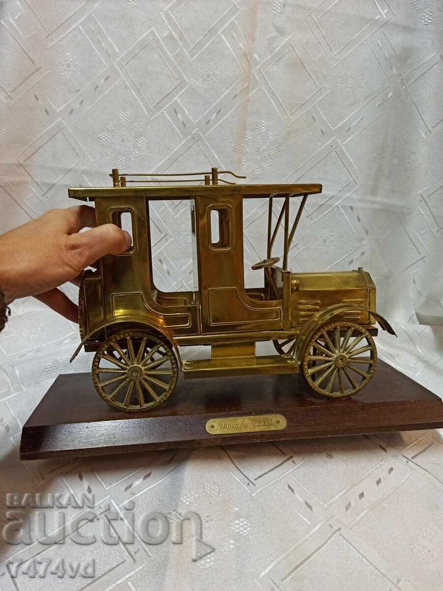 Massive large brass model of a retro taxi for a desk or other Massive large brass model of a retro taxi for a desk or other