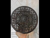 Масивна  чугунена чиния Buderus ,коне и хералдична лилия