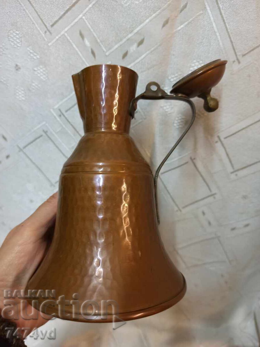 Δημοπρασία Όμορφη μικρή χάλκινη κανάτα με καπάκι, χειροποίητη Δημοπρασία Όμορφη μικρή χάλκινη κανάτα με καπάκι, χειροποίητη