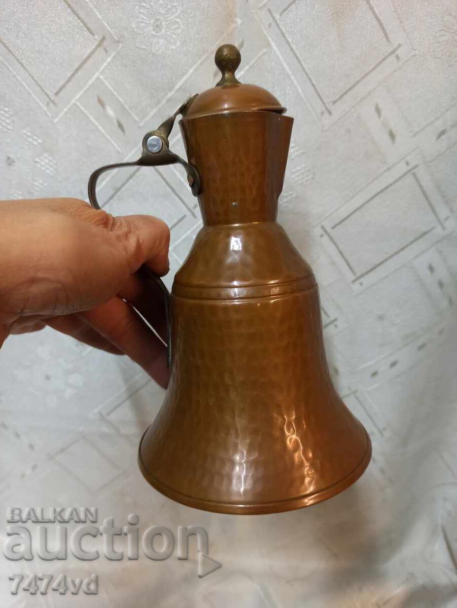 Όμορφη μικρή χάλκινη κανάτα με καπάκι, χειροποίητη Όμορφη μικρή χάλκινη κανάτα με καπάκι, χειροποίητη