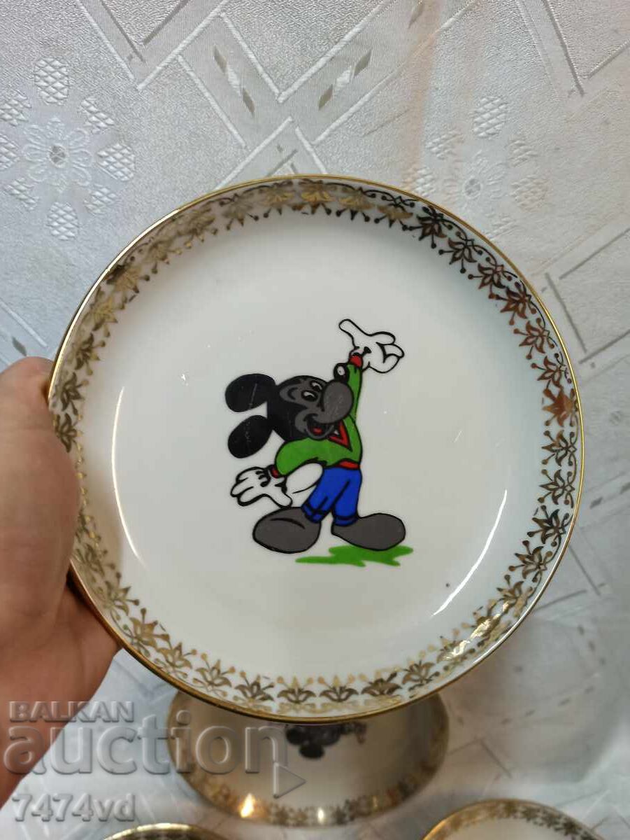 Доставка на 5 Български детски порцеланови чинии с Мики Маус и позлата Доставка на 5 Български детски порцеланови чинии с Мики Маус и позлата