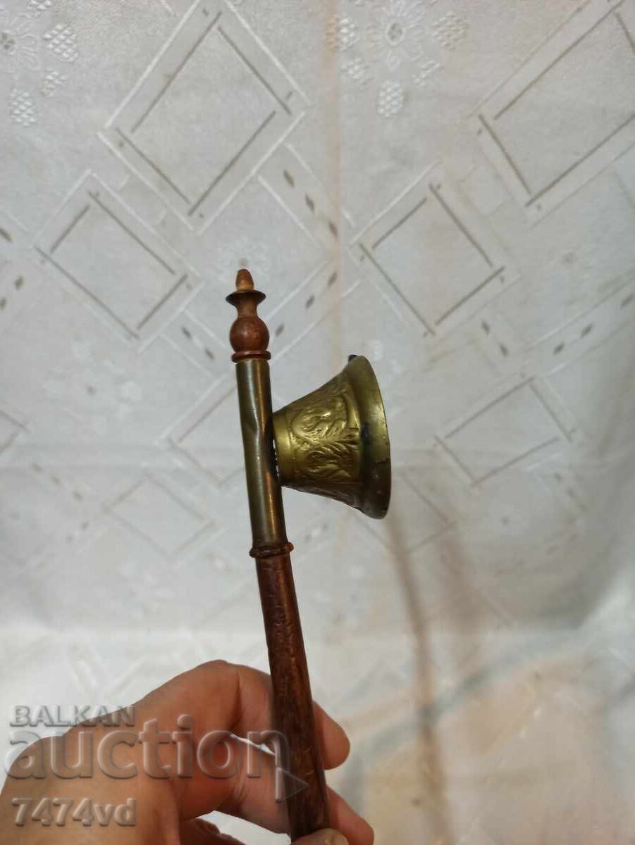 ГОЛЯМ ГАСИТЕЛ ЗА СВЕЩИ с цена 60.00 лв. | € 30.68 ГОЛЯМ ГАСИТЕЛ ЗА СВЕЩИ с цена 60.00 лв. | € 30.68