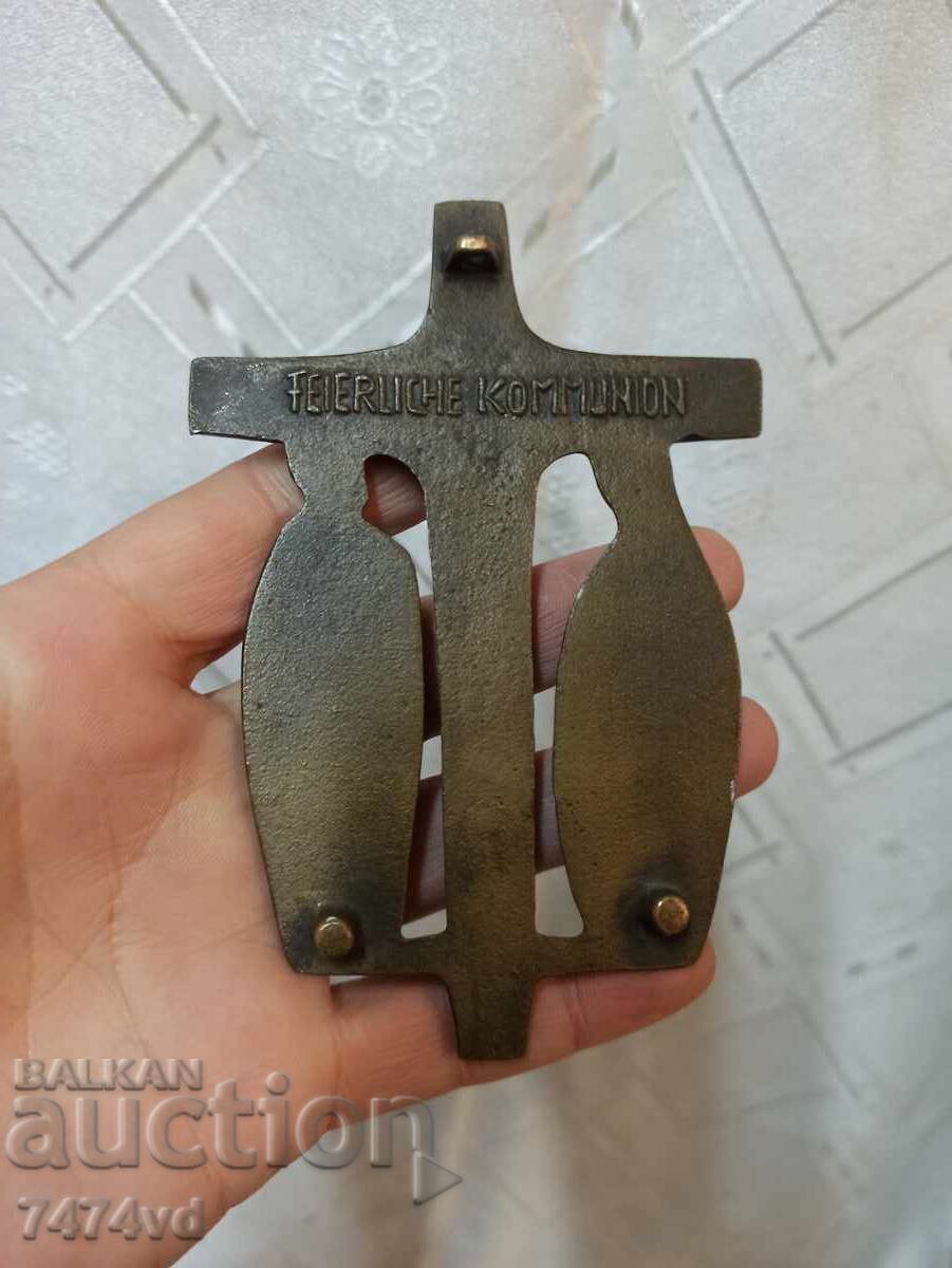 CRUCIFIX DE BRONZ PENTRU PERETE cu preț 80.00 BGN | € 40.90 CRUCIFIX DE BRONZ PENTRU PERETE cu preț 80.00 BGN | € 40.90