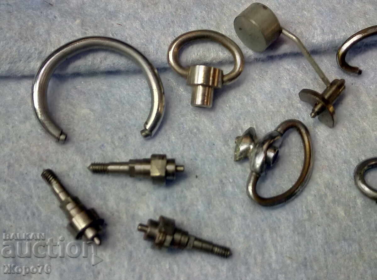 Lot de piese de ceasornicărie pentru ceas deșteptător, ceas de buzunar / Cheie cu preț 10.00 BGN | € 5.11 Lot de piese de ceasornicărie pentru ceas deșteptător, ceas de buzunar / Cheie cu preț 10.00 BGN | € 5.11