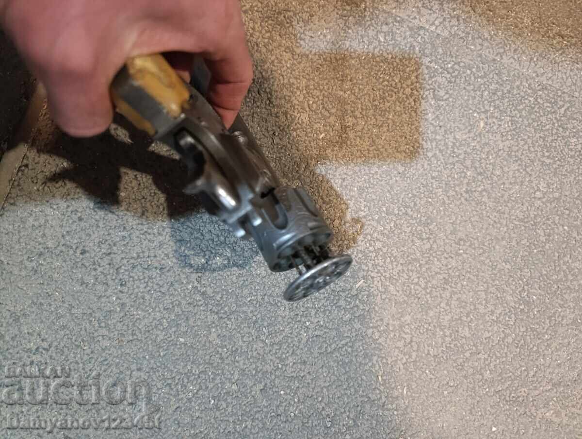 Revolver Vărnan cu preț 1650.00 BGN | € 843.63 Revolver Vărnan cu preț 1650.00 BGN | € 843.63