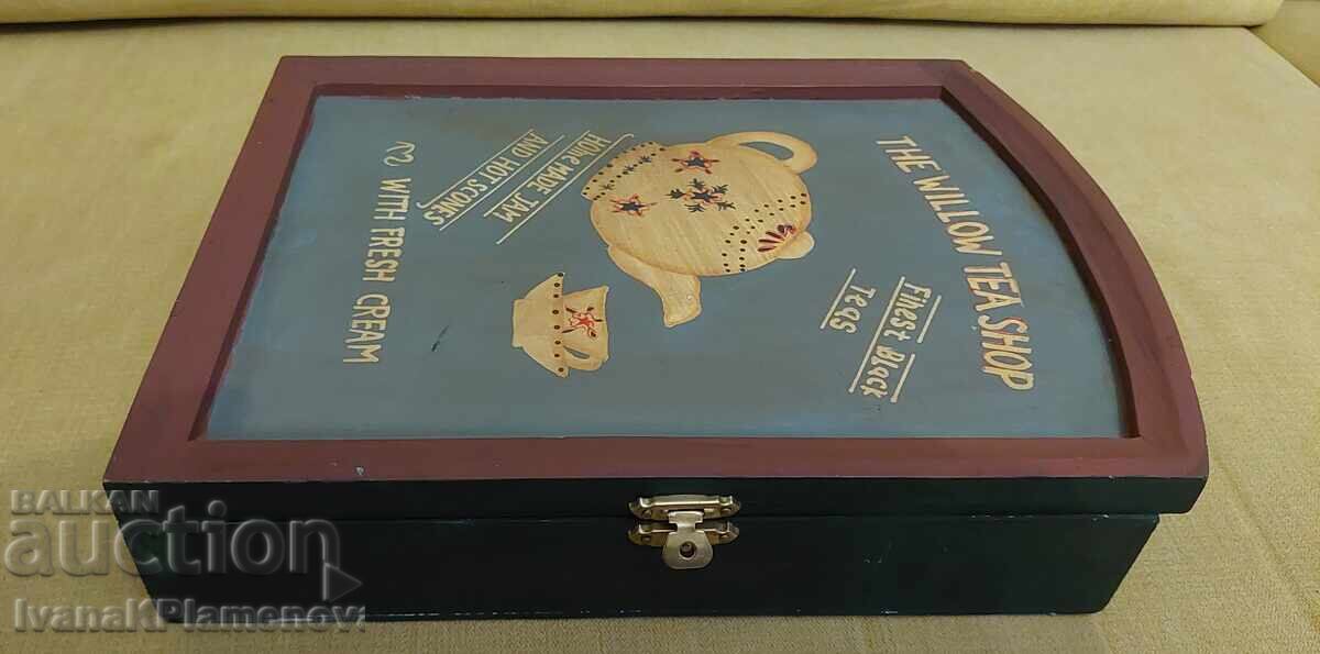 Cutie de chei vintage pentru cunoscători cu preț 30.00 BGN | € 15.34 Cutie de chei vintage pentru cunoscători cu preț 30.00 BGN | € 15.34