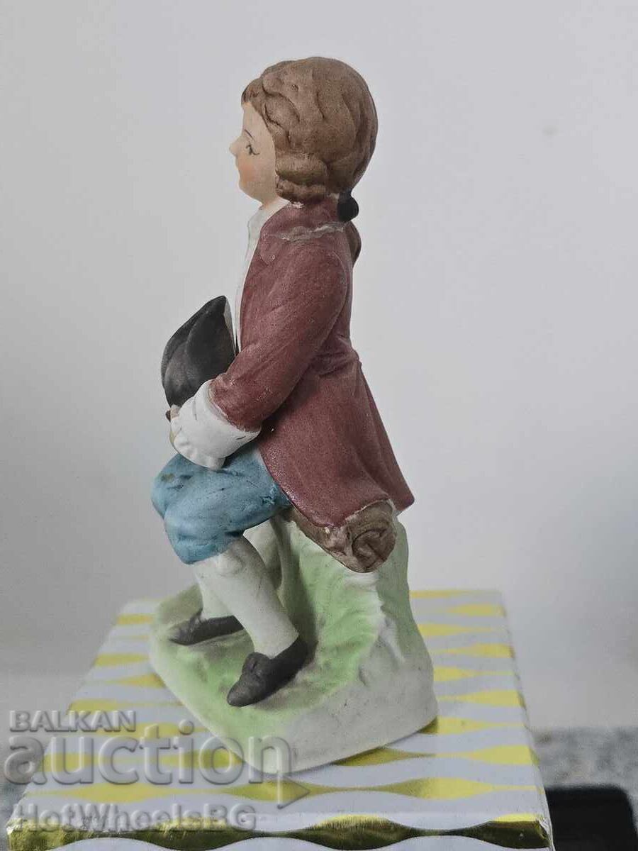Auction Porcelain figurine Auction Porcelain figurine