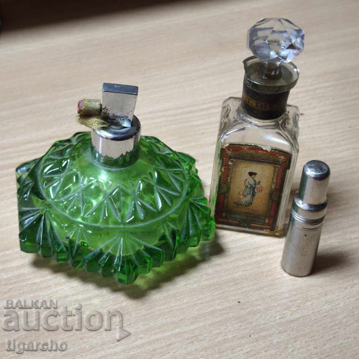 Παράδοση Παλιά μπουκάλια αρωμάτων Παράδοση Παλιά μπουκάλια αρωμάτων