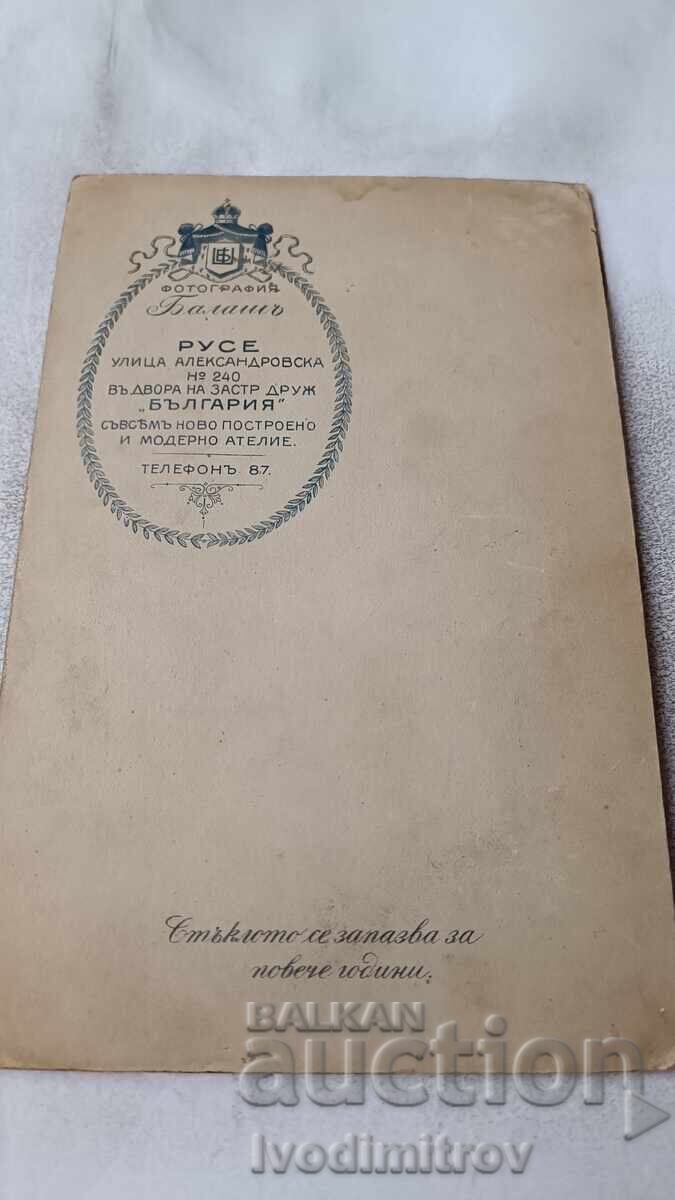 Fotografie Patru tineri Carton cu preț 24.65 BGN | € 12.60 Fotografie Patru tineri Carton cu preț 24.65 BGN | € 12.60