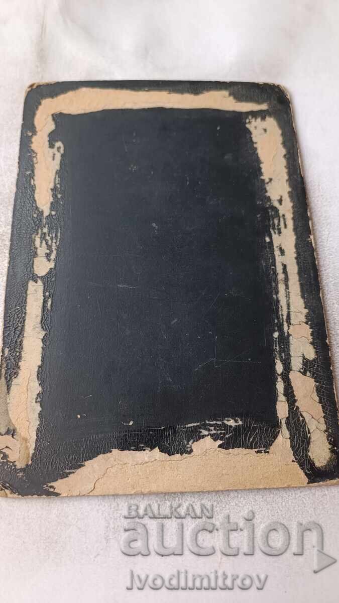 Снимка Младо момиче в черна рокля Картон с цена 24.65 лв. | € 12.60 Снимка Младо момиче в черна рокля Картон с цена 24.65 лв. | € 12.60