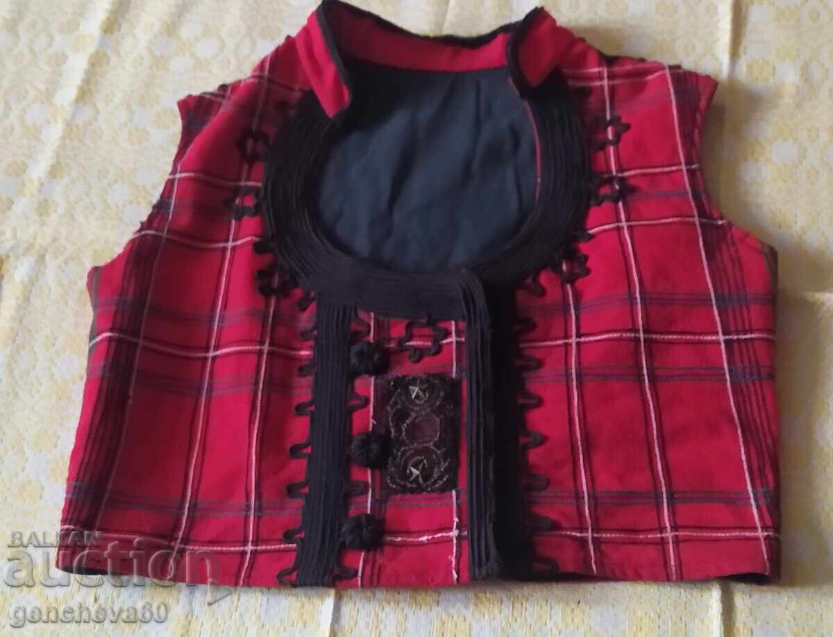 Вълнен мъжки елек с гайтани за носия с цена 70.00 лв. | € 35.79 Вълнен мъжки елек с гайтани за носия с цена 70.00 лв. | € 35.79