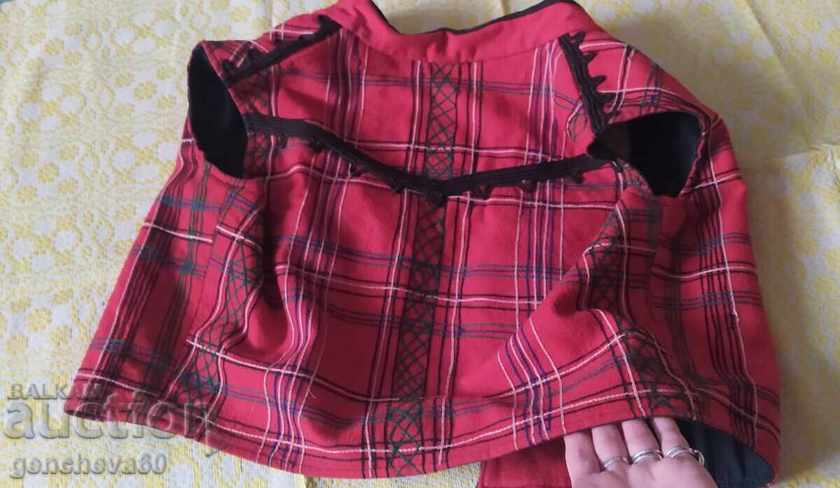 Аукцион Вълнен мъжки елек с гайтани за носия Аукцион Вълнен мъжки елек с гайтани за носия