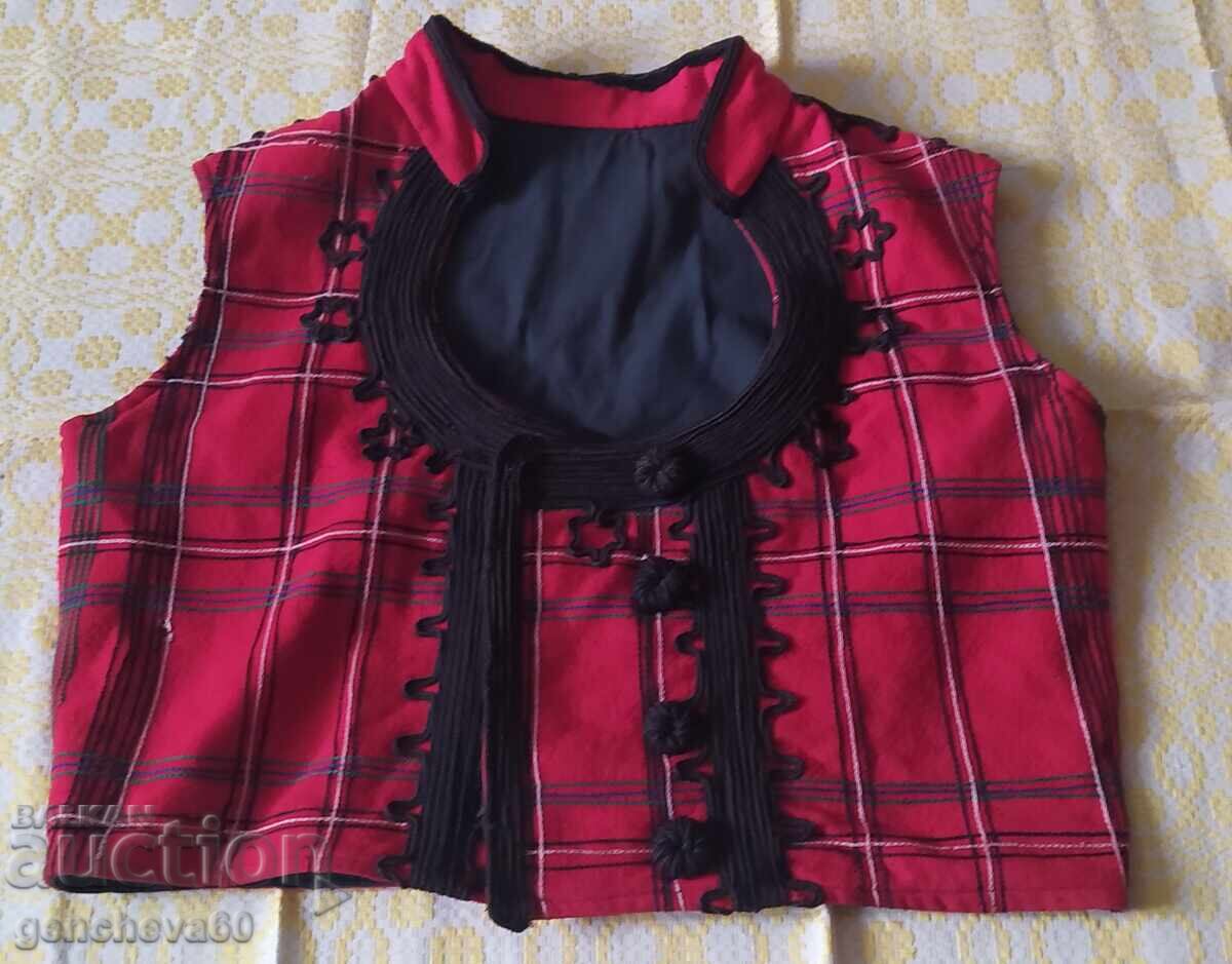 Доставка на Вълнен мъжки елек с гайтани за носия Доставка на Вълнен мъжки елек с гайтани за носия