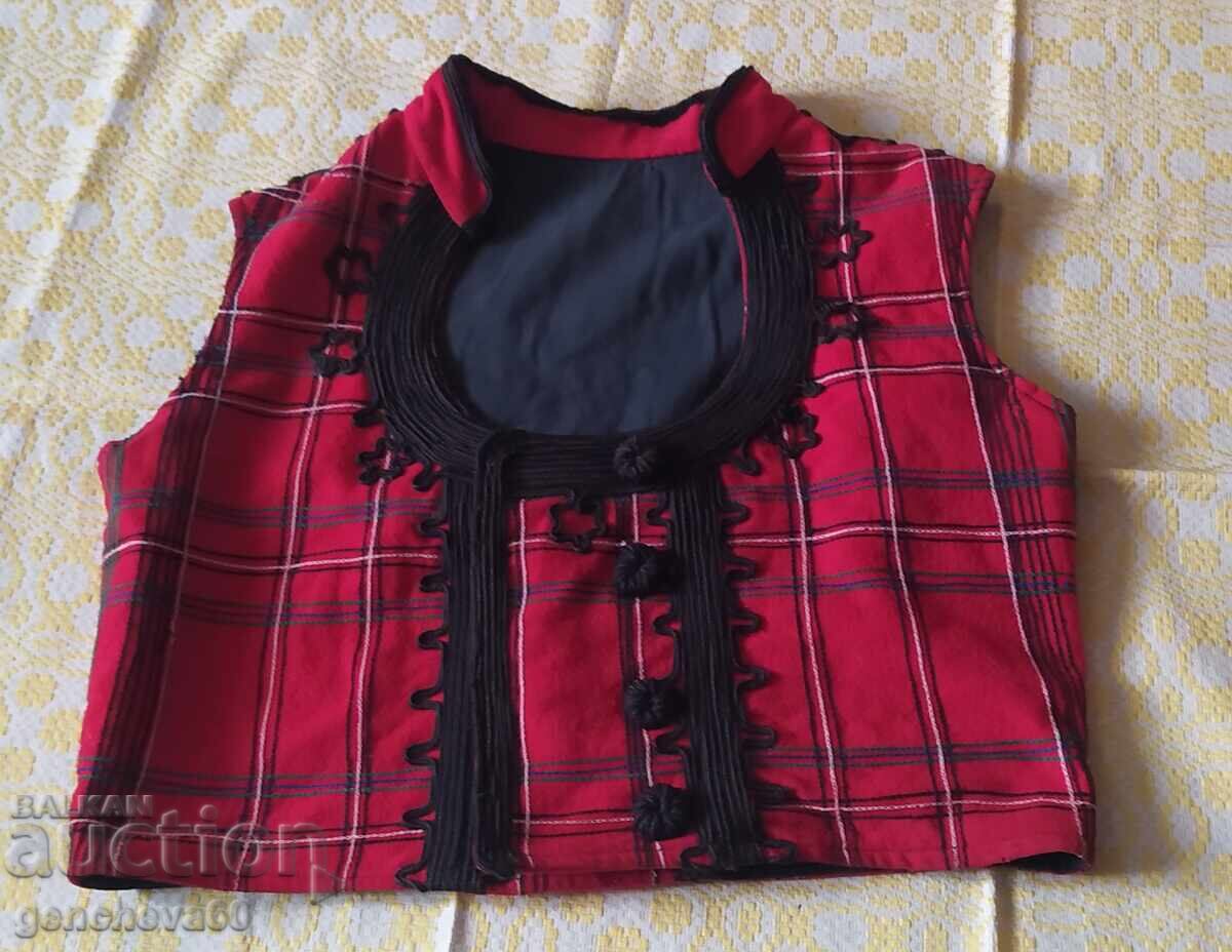 Вълнен мъжки елек с гайтани за носия Вълнен мъжки елек с гайтани за носия