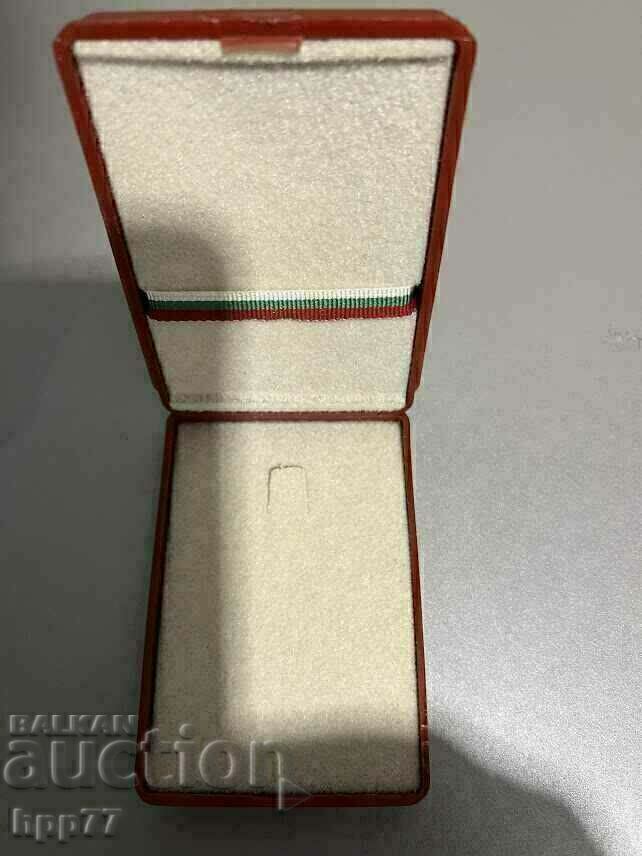 Cutie rară de lux bulgară pentru comenzi și medalii cu preț € 2.04 | 3.99 BGN