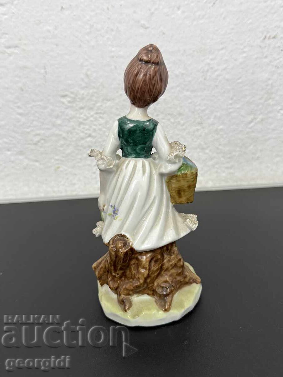 Δημοπρασία Ζωγραφισμένη πορσελάνινη φιγούρα. Νο. 7725