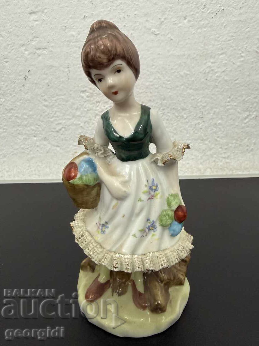 Ζωγραφισμένη πορσελάνινη φιγούρα. Νο. 7725 - 6