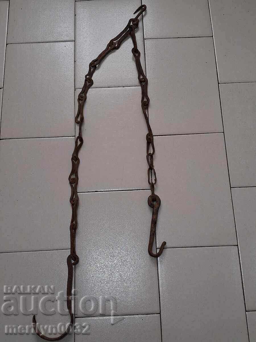 Lant vechi din fier forjat cu carlig, lant vatra carlig cu preț 44.00 BGN | € 22.50 Lant vechi din fier forjat cu carlig, lant vatra carlig cu preț 44.00 BGN | € 22.50
