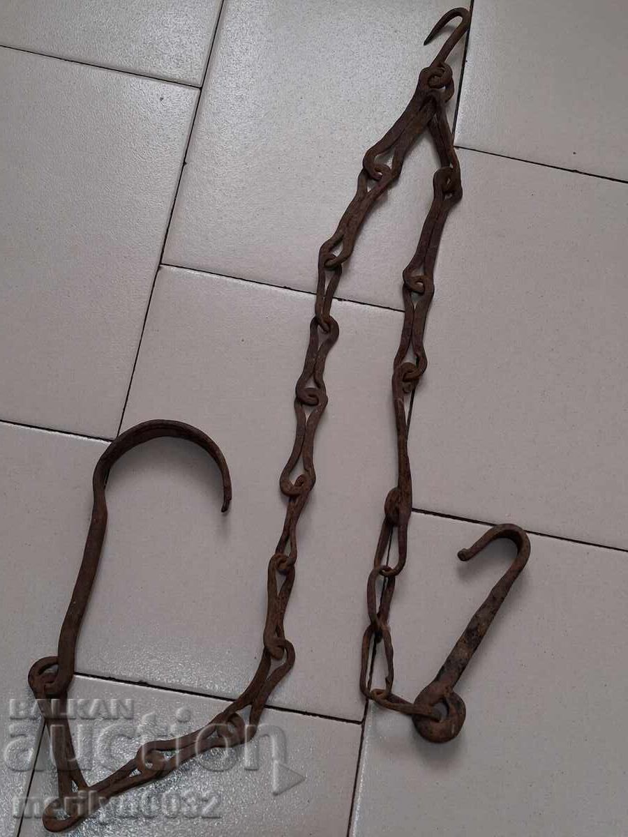 Lant vechi din fier forjat cu carlig, lant vatra carlig Lant vechi din fier forjat cu carlig, lant vatra carlig
