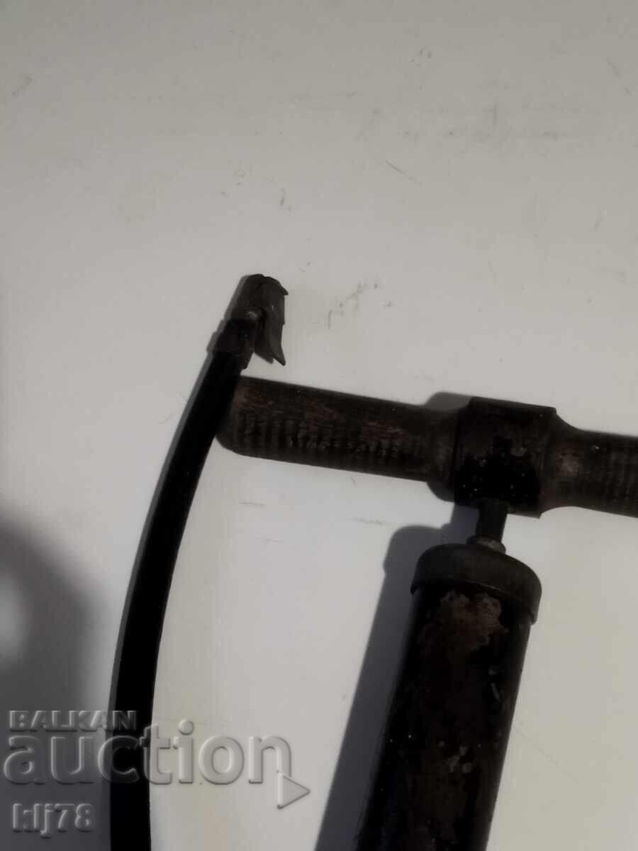 Аукцион Ретро помпа Аукцион Ретро помпа