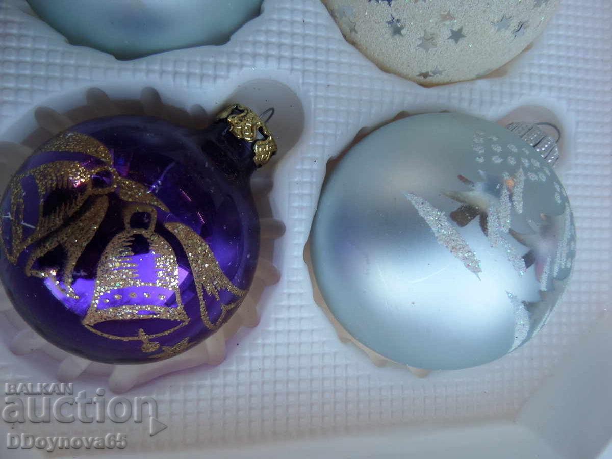 Аукцион 4 бр. стъклени топки за Коледна елха