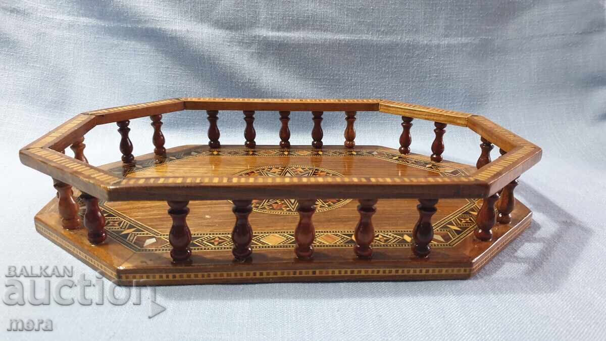 Старинен поднос с борд и невероятно богата интарзия с цена € 76.69 | 149.99 лв.
