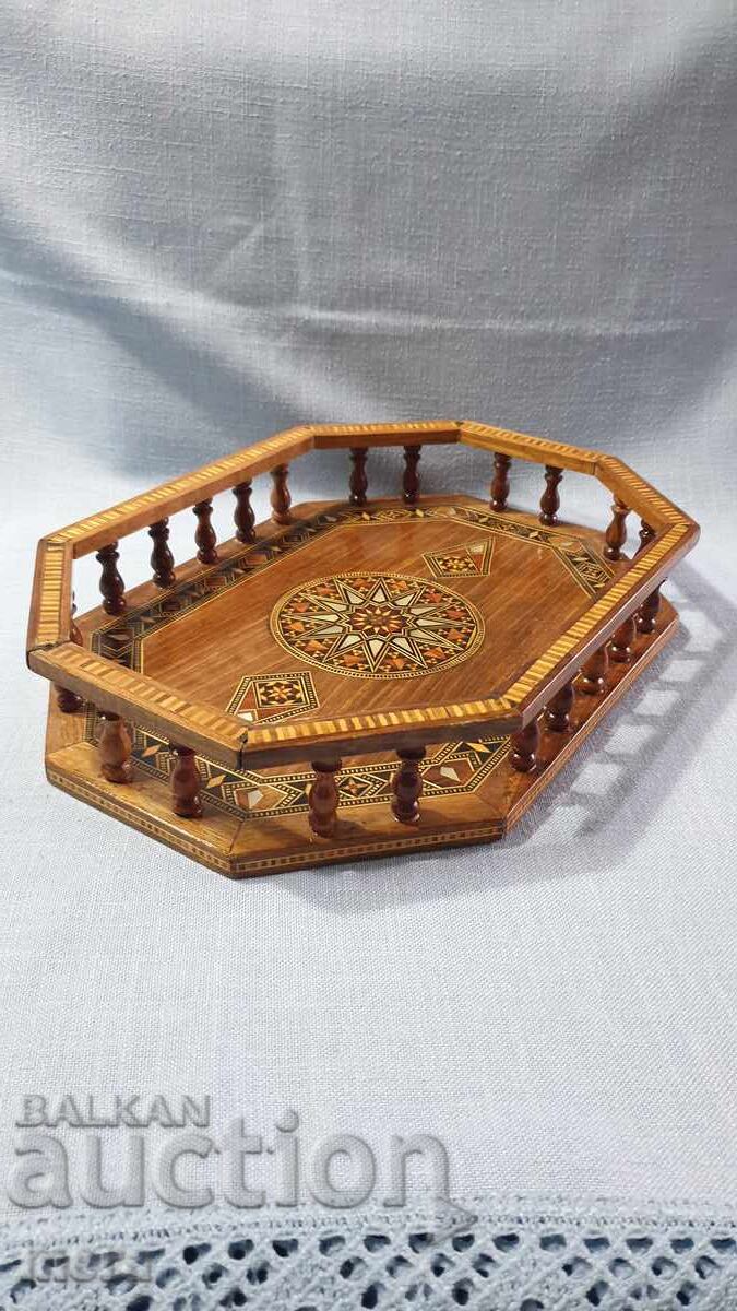 Аукцион Старинен поднос с борд и невероятно богата интарзия