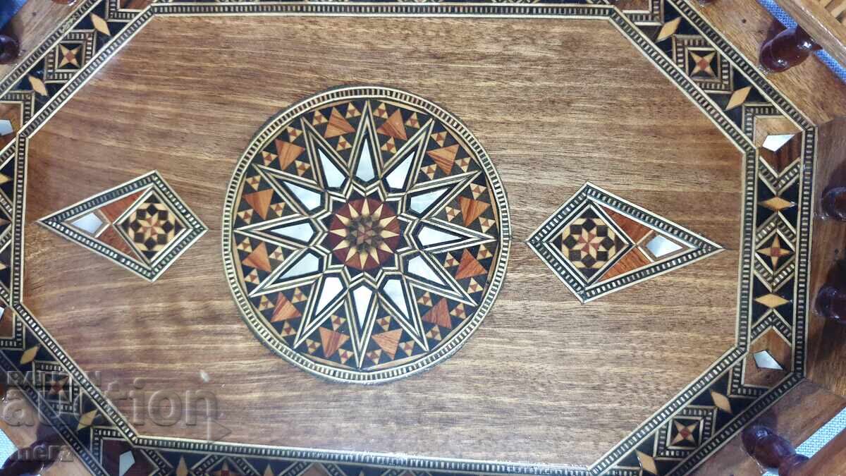 Доставка на Старинен поднос с борд и невероятно богата интарзия