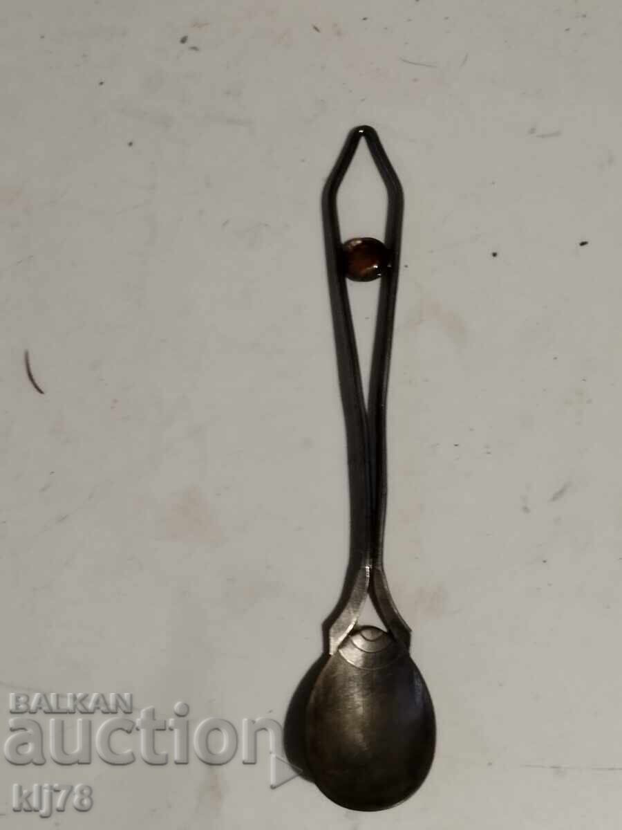 Посребрена лъжичка