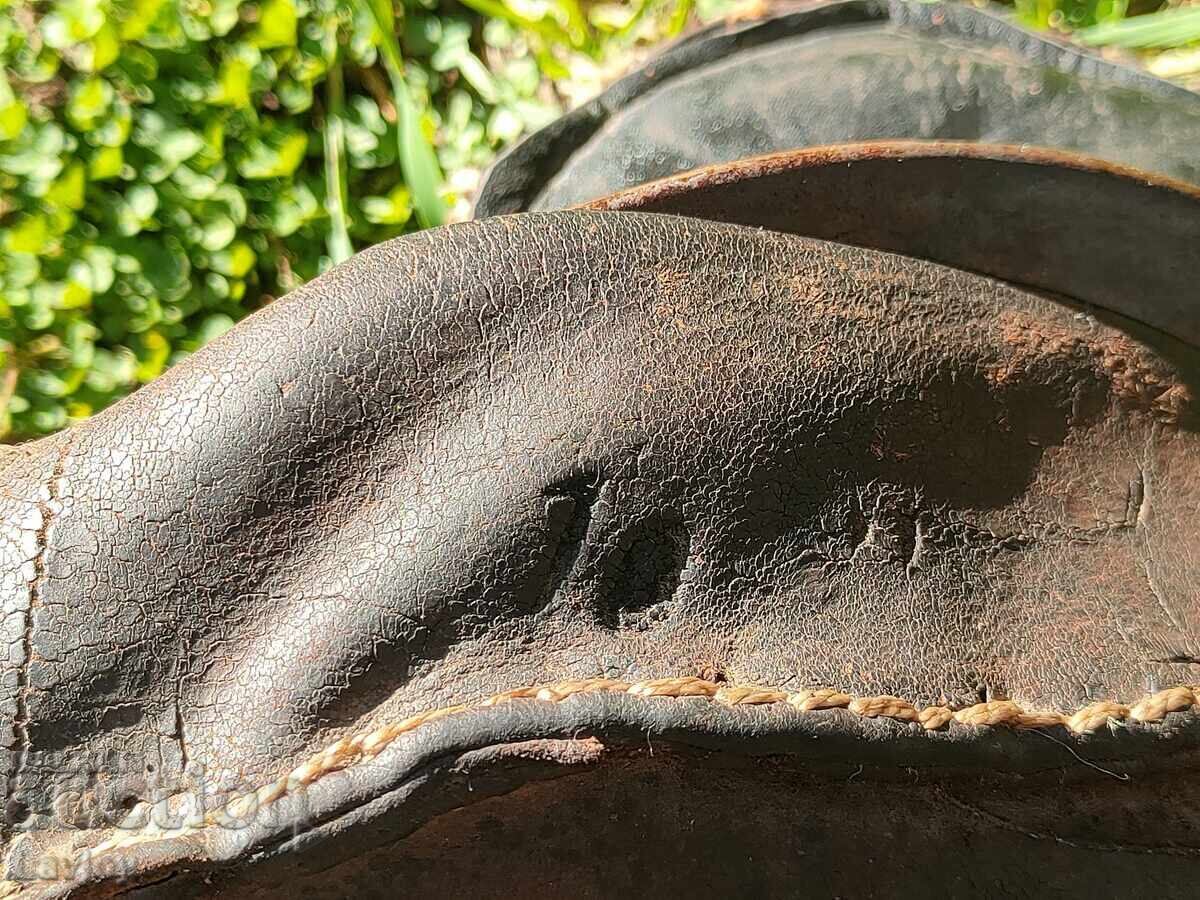 Auction Military saddle 10th Cavalry Regiment B.Z.C. from 0.01 St Auction Military saddle 10th Cavalry Regiment B.Z.C. from 0.01 St