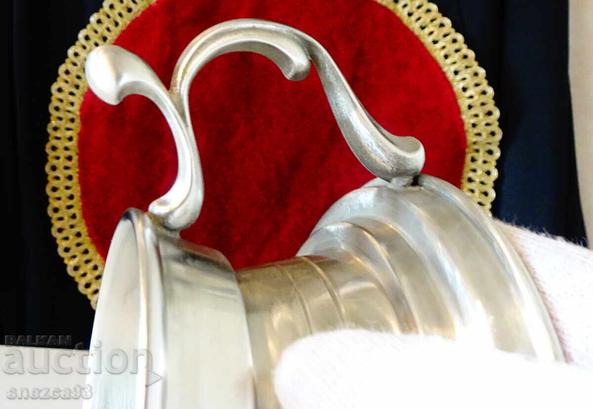 Κηροπήγιο από κασσίτερο με λαβή Weber Germany με τιμή 24.00 BGN | € 12.27 Κηροπήγιο από κασσίτερο με λαβή Weber Germany με τιμή 24.00 BGN | € 12.27