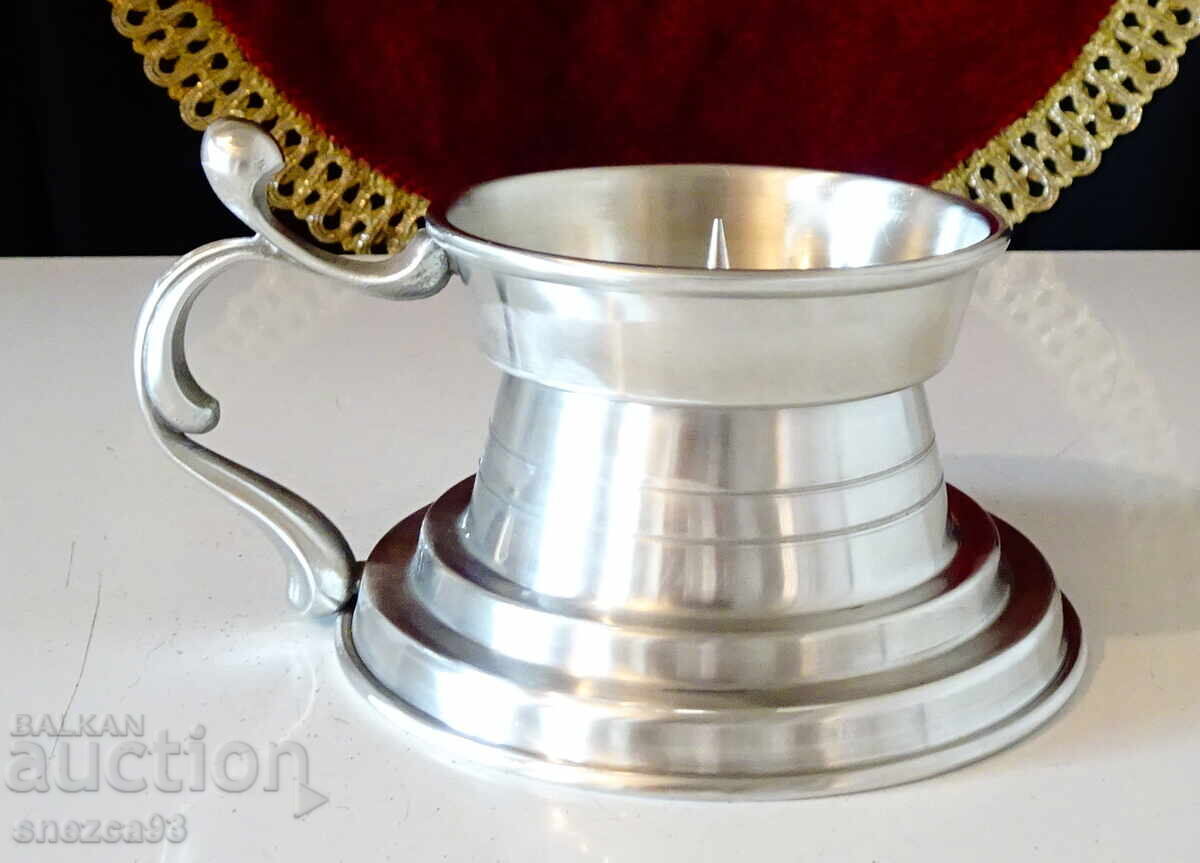 Δημοπρασία Κηροπήγιο από κασσίτερο με λαβή Weber Germany Δημοπρασία Κηροπήγιο από κασσίτερο με λαβή Weber Germany