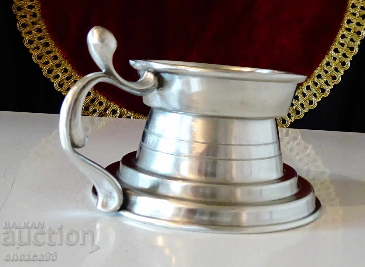 Παράδοση Κηροπήγιο από κασσίτερο με λαβή Weber Germany Παράδοση Κηροπήγιο από κασσίτερο με λαβή Weber Germany