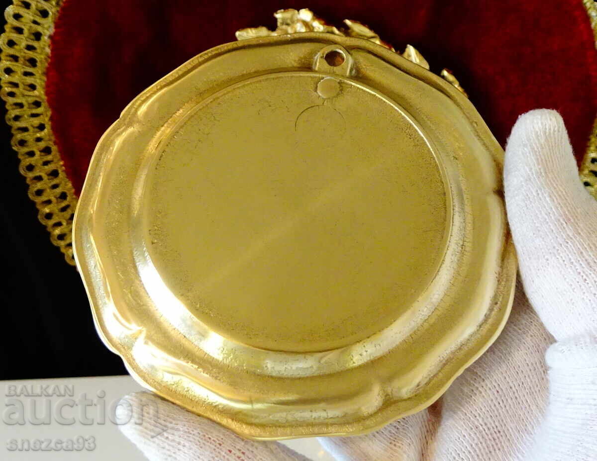 Аукцион Бронзови чинии,различни модели 3 броя. Аукцион Бронзови чинии,различни модели 3 броя.