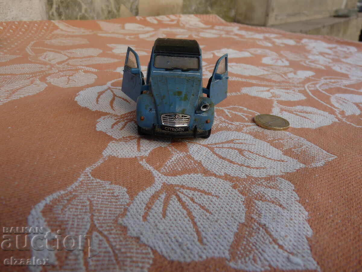 Cărucior vechi de metal cu preț 20.00 BGN | € 10.23 Cărucior vechi de metal cu preț 20.00 BGN | € 10.23