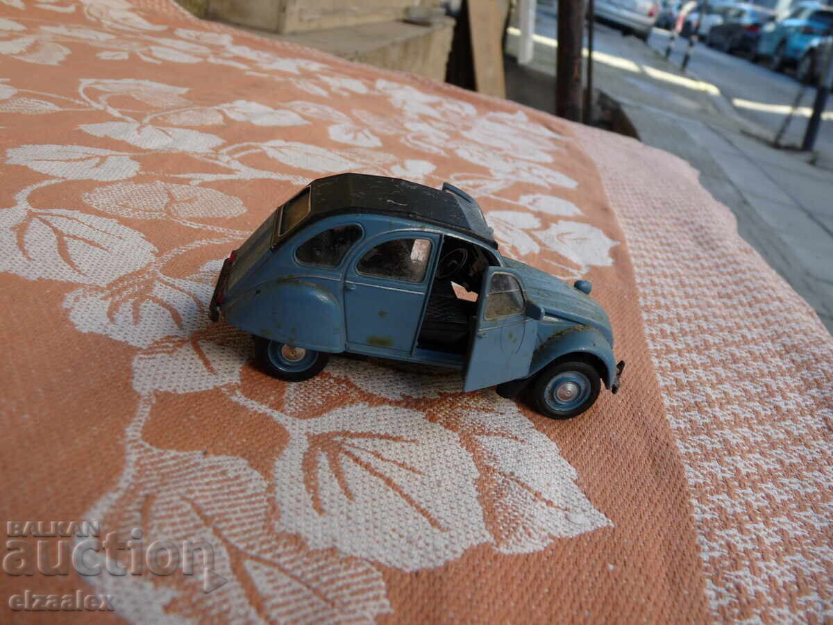 Licitație Cărucior vechi de metal Licitație Cărucior vechi de metal