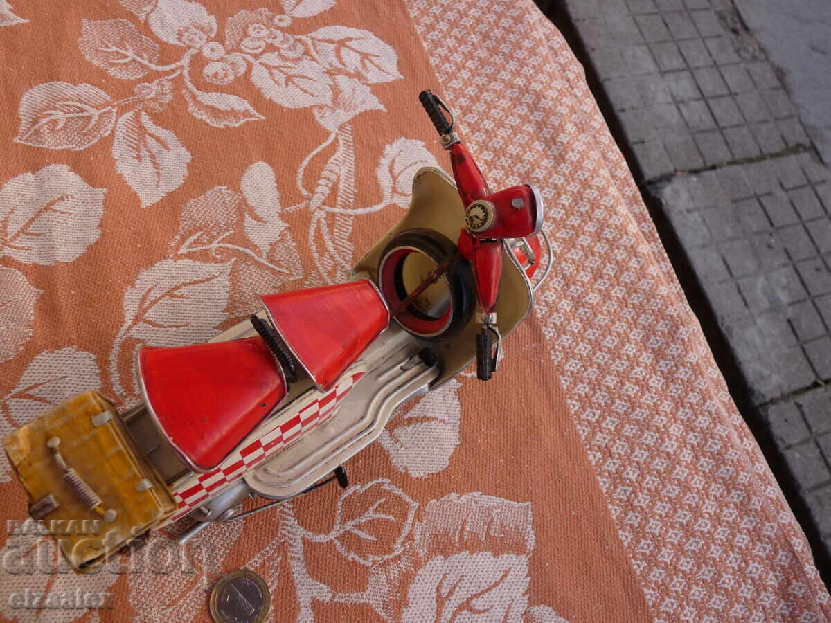 Motor metalic vechi, excelent cu preț € 25.56 | 49.99 BGN