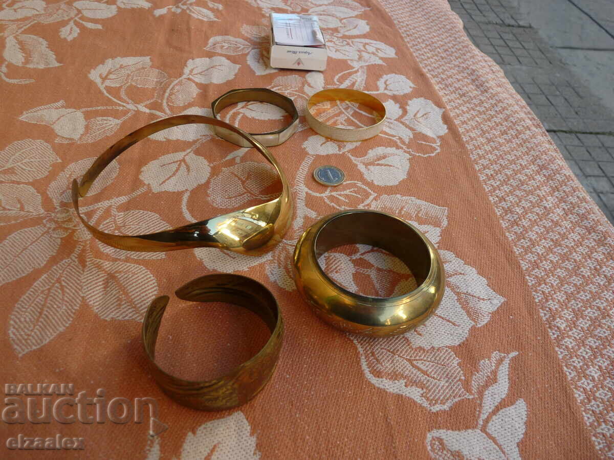 Licitație Brățări vechi din bronz Licitație Brățări vechi din bronz