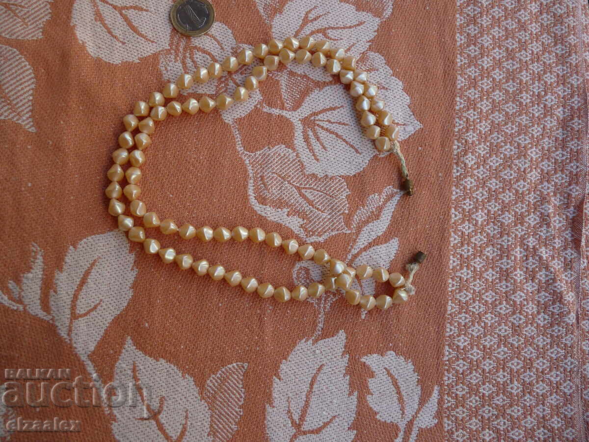 Auction Old mother-of-pearl necklace Auction Old mother-of-pearl necklace